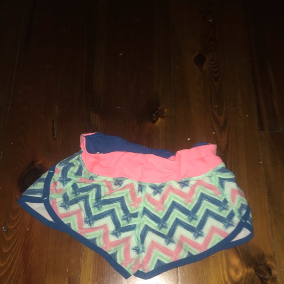Ivivva Pants - Ivivvia chevron kids shorts